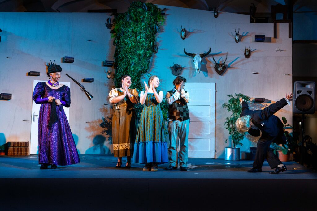 Der Talisman eine Komödie im Sommertheater in Enns - Theater im Hof Enns in Oberösterreich OÖ